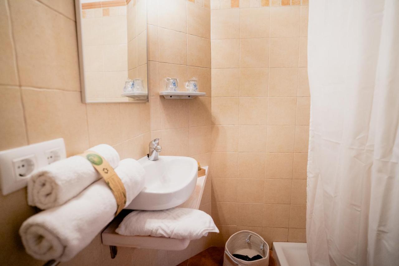 Hostal Sa Posada Set Cales Ciutadella  Ngoại thất bức ảnh